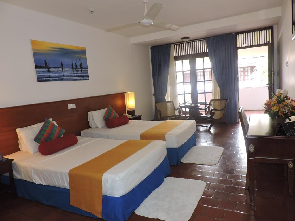 Catamaran Beach Hotel Negombo Bagian luar foto