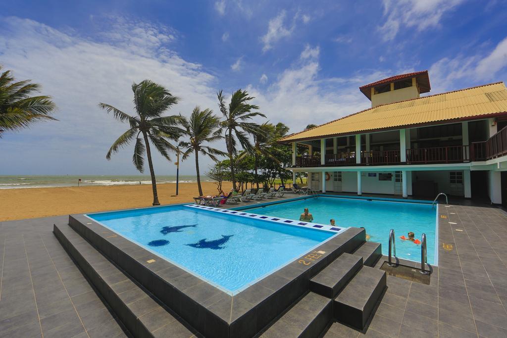 Catamaran Beach Hotel Negombo Bagian luar foto