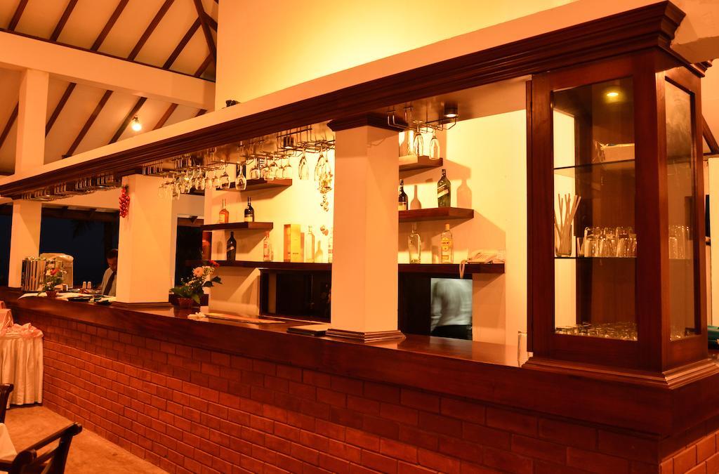 Catamaran Beach Hotel Negombo Bagian luar foto