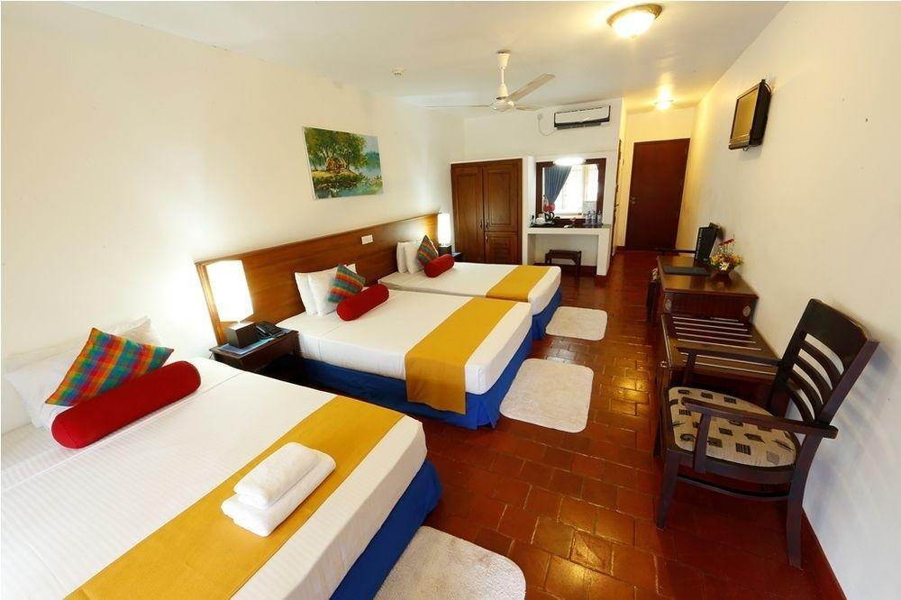 Catamaran Beach Hotel Negombo Bagian luar foto